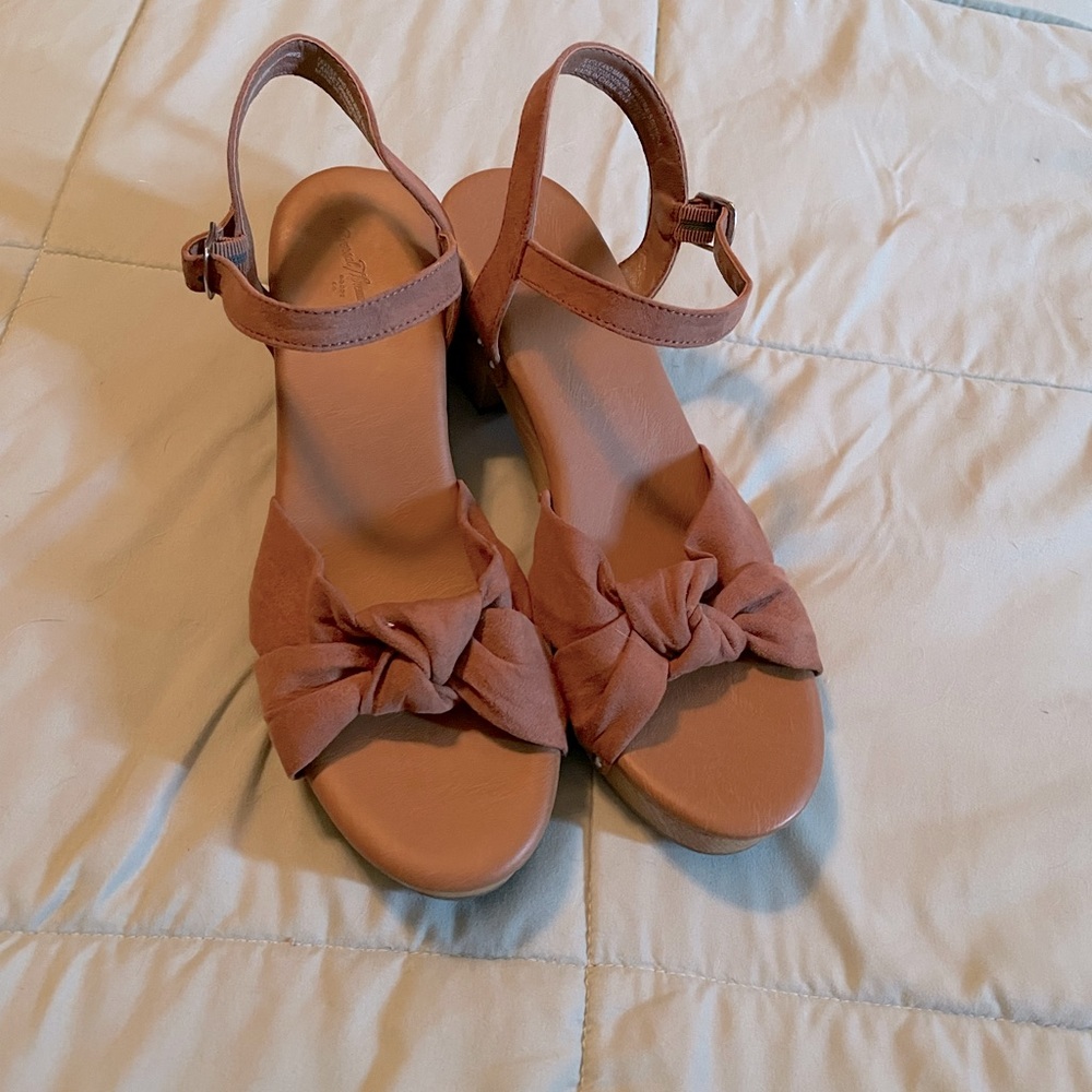 Universal Thread Womens Eleanor Heels